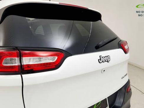 Used 2016 Jeep Cherokee Limited w/ Luxury Group FWD image 25