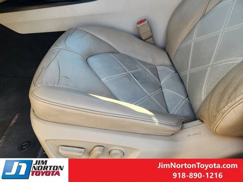 Used 2019 Toyota Camry XLE FWD image 25