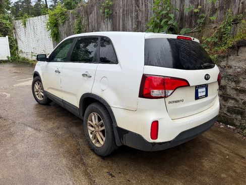 Used 2014 Kia Sorento LX FWD image 2