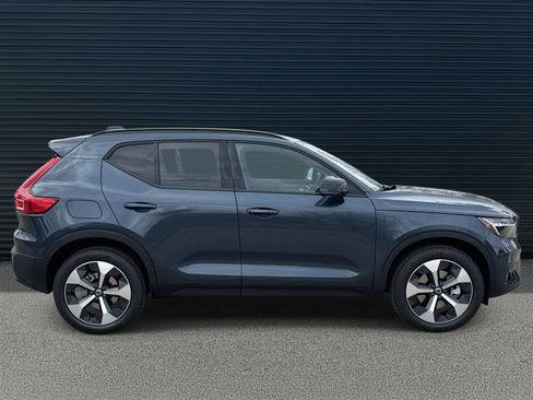 New 2026 Volvo XC40 B5 Plus w/ Climate Package image 4
