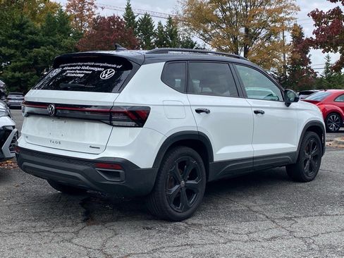 Used 2025 Volkswagen Taos SE image 2