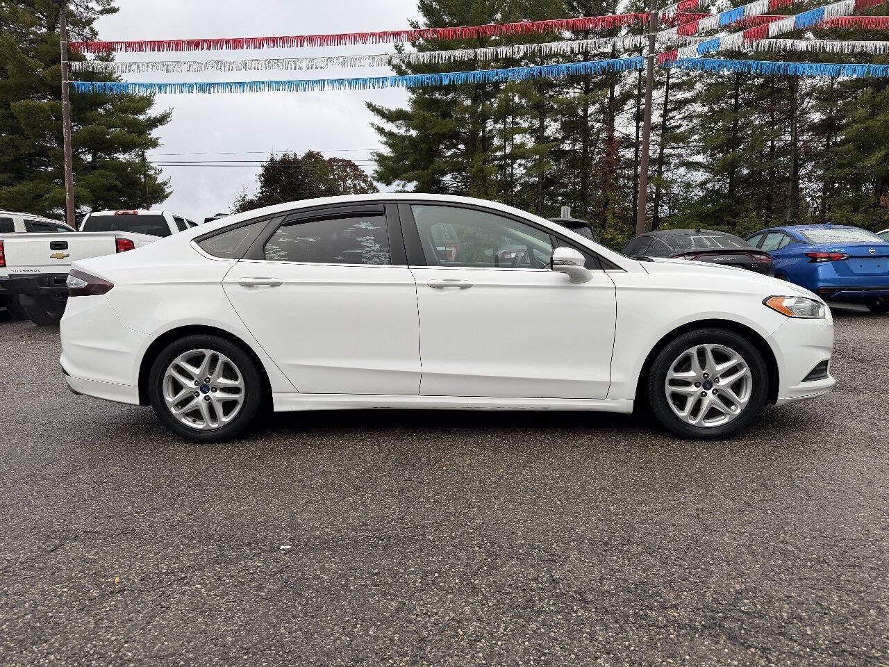 Used 2015 Ford Fusion SE FWD image 4
