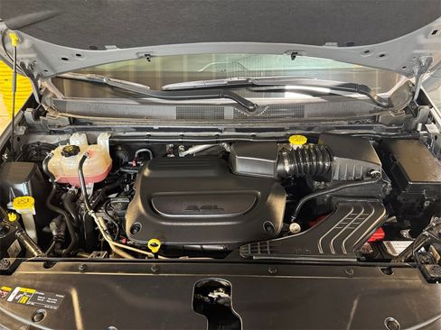 Used 2022 Chrysler Pacifica Touring-L w/ Uconnect Theater Family Group image 27