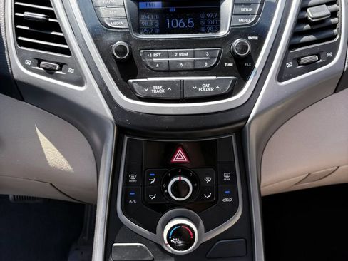 Used 2015 Hyundai Elantra SE FWD image 25
