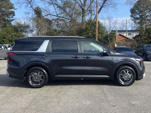New 2026 Kia Carnival EX FWD image 2