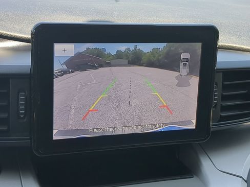 Certified 2021 Ford Explorer XLT RWD image 18