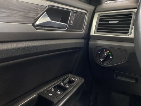 Used 2020 Volkswagen Atlas Cross Sport SE image 21