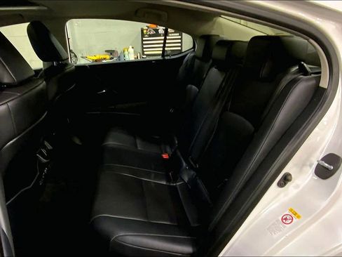 Used 2019 Lexus ES 300h w/ Premium Package image 21