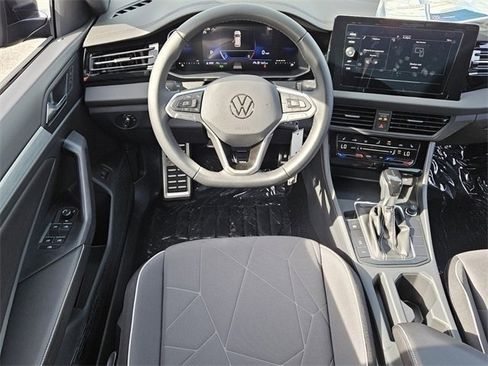 Used 2025 Volkswagen Jetta Sport image 7