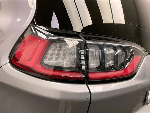 Used 2020 Jeep Cherokee Latitude w/ Cold Weather Group image 24