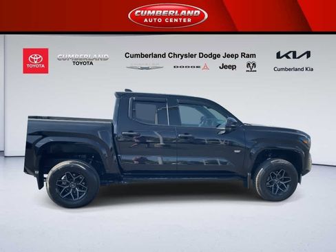 Used 2025 Toyota Tacoma SR image 9