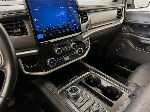 Used 2024 Ford Expedition XLT image 26