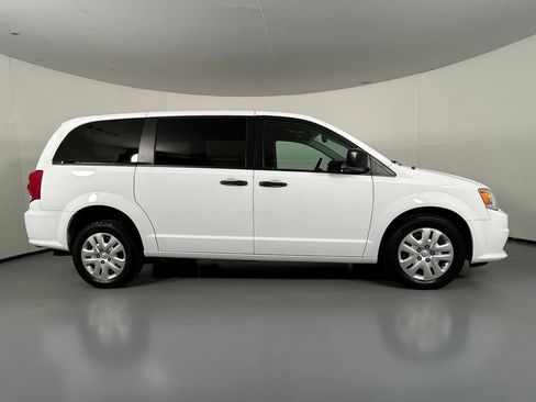 Used 2019 Dodge Grand Caravan SE FWD image 9