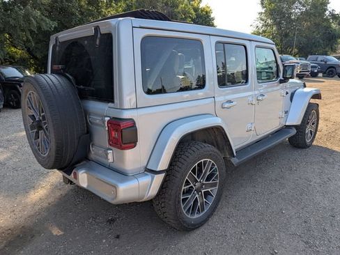 Used 2023 Jeep Wrangler Unlimited Sahara AWD/4WD image 13