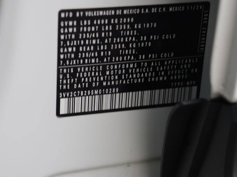 Used 2025 Volkswagen Taos SE image 21