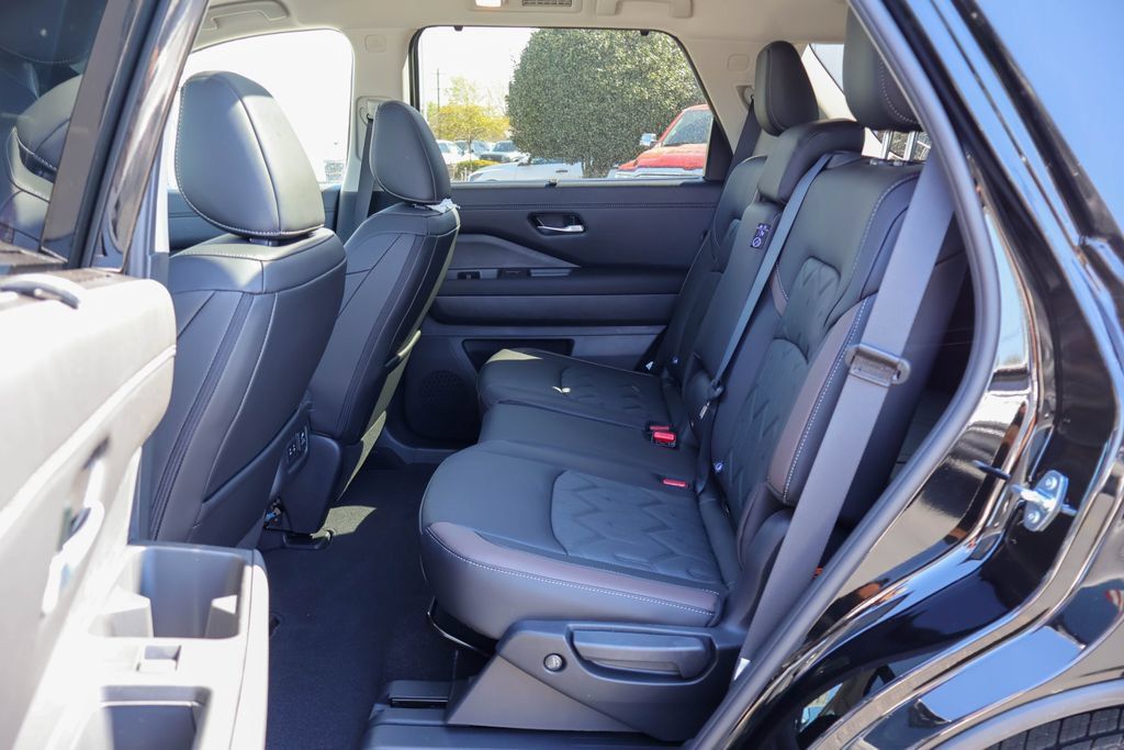New 2026 Nissan Pathfinder Platinum w/ Accent Package FWD image 8