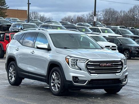 Used 2022 GMC Terrain SLT image 4