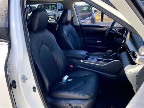 Used 2023 Toyota Highlander Limited image 9