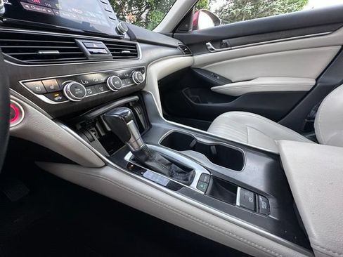 Used 2018 Honda Accord Touring image 16