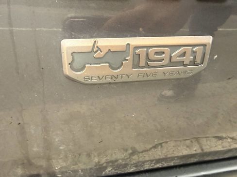 Used 2016 Jeep Grand Cherokee Laredo 75th Anniversary image 10