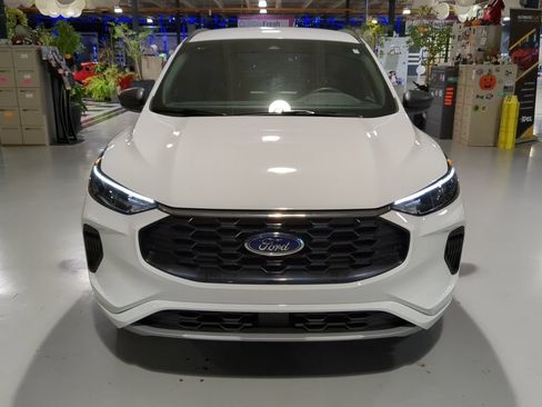 Used 2023 Ford Escape ST-Line w/ Tech Pack #1 AWD/4WD image 3