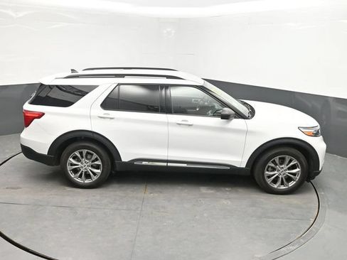 Used 2022 Ford Explorer XLT w/ Equipment Group 202A AWD/4WD image 24