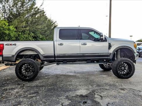 Used 2017 Ford F250 Lariat w/ Chrome Package image 8