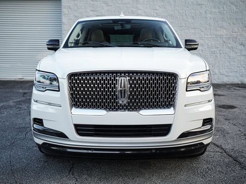 Used 2023 Lincoln Navigator L Reserve AWD/4WD image 4