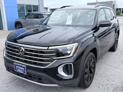 Used 2024 Volkswagen Atlas SE w/ Black Wheel Package