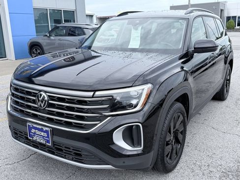 Used 2024 Volkswagen Atlas SE w/ Black Wheel Package FWD image 1