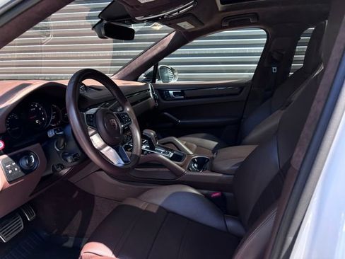 Certified 2023 Porsche Cayenne GTS AWD/4WD image 4