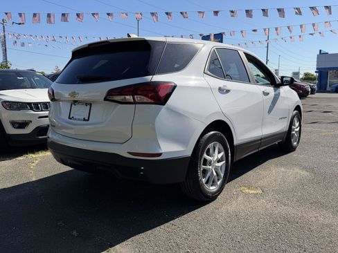 Certified 2024 Chevrolet Equinox LS w/ LS Convenience Package FWD image 4
