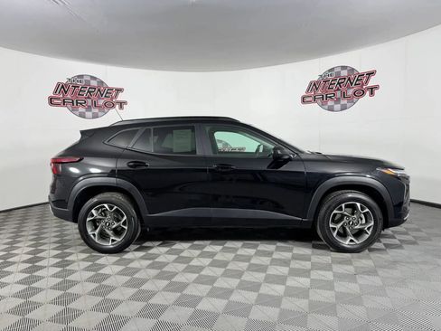 Used 2024 Chevrolet Trax LT image 8