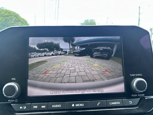 Used 2025 Nissan Pathfinder SV FWD image 24