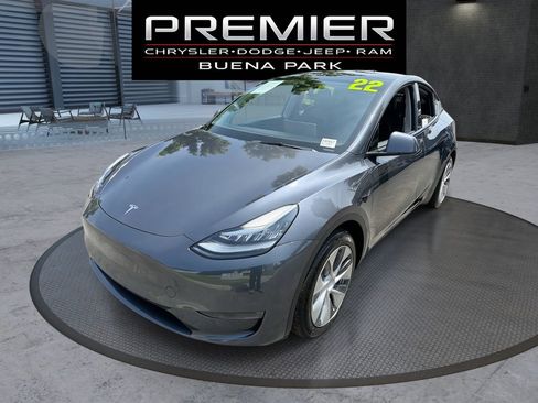 Used 2022 Tesla Model Y Long Range AWD/4WD image 1