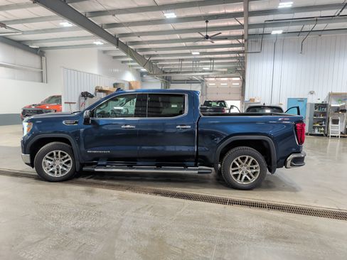 Used 2022 GMC Sierra 1500 SLT w/ SLT Premium Package AWD/4WD image 5