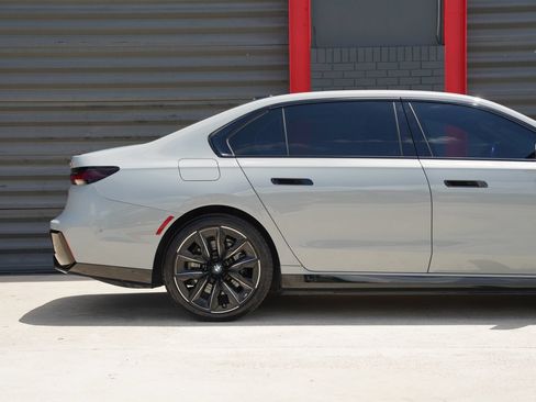 Used 2024 BMW i7 eDrive50 w/ M Sport Package RWD image 3