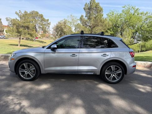 Used 2019 Audi Q5 2.0T Premium Plus w/ Premium Plus Package AWD/4WD image 2