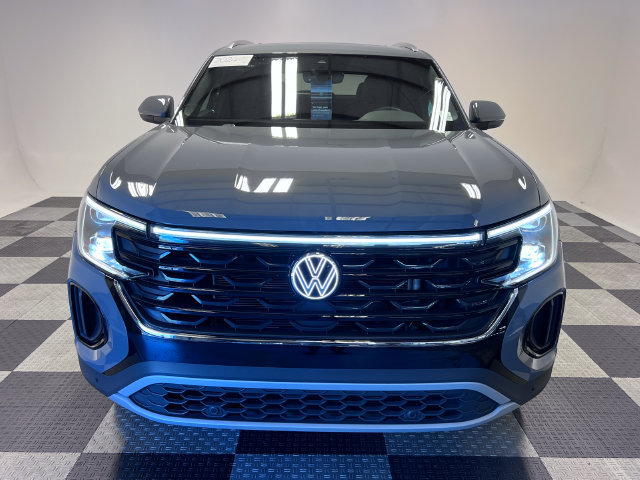 Certified 2024 Volkswagen Atlas Cross Sport SE w/ Panoramic Sunroof Package FWD image 2