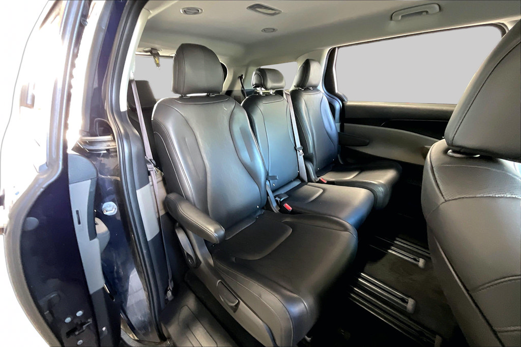 Used 2026 Kia Carnival FWD image 17