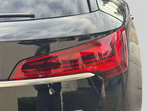 Used 2023 Audi Q5 2.0T Prestige w/ Prestige Package image 11