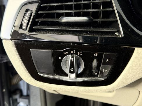 Used 2020 BMW 530i w/ Convenience Package RWD image 30