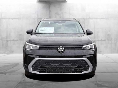 New 2026 Volkswagen Taos SE FWD image 4
