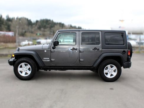Used 2018 Jeep Wrangler Unlimited Sport S image 4