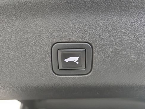 Used 2021 Chevrolet Tahoe Z71 w/ Rear Media and Nav Package AWD/4WD image 24