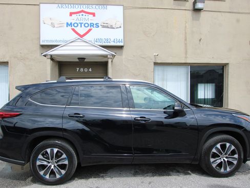 Used 2021 Toyota Highlander XLE image 4