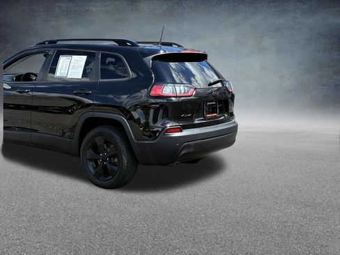 Used 2021 Jeep Cherokee Latitude AWD/4WD image 3