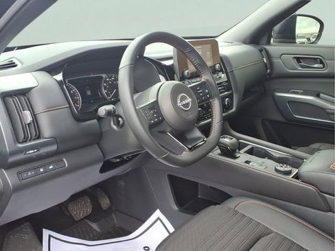 Used 2025 Nissan Pathfinder Rock Creek image 6