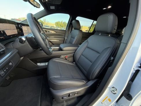 New 2026 Chevrolet Traverse LT w/ Driver Confidence Package FWD image 19