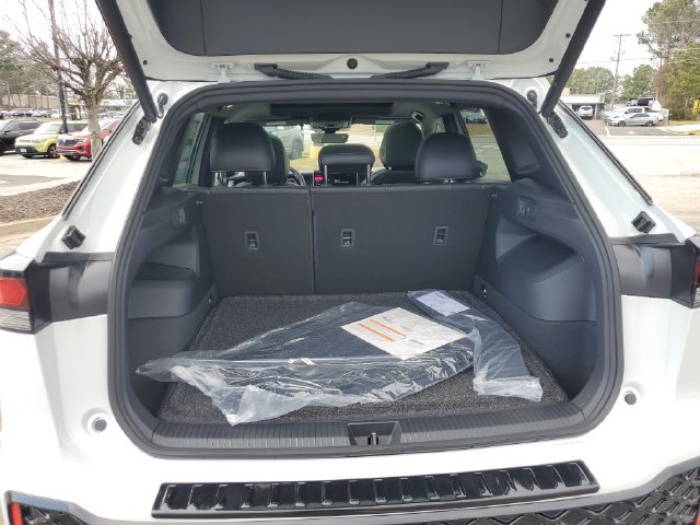 New 2026 Volkswagen Tiguan SE R-Line FWD image 8